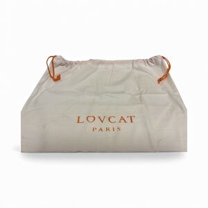 Lovecat Paris dust bag 
Cream with orange Lovecat Paris logo on the front